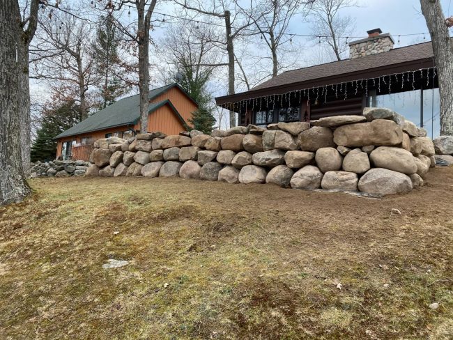 Rock retaining wall